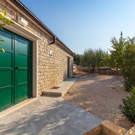Villa Dubrava Tranquil Retreat Nestled In An Olive Grove For Serene Escapes Pucisca Luaran gambar