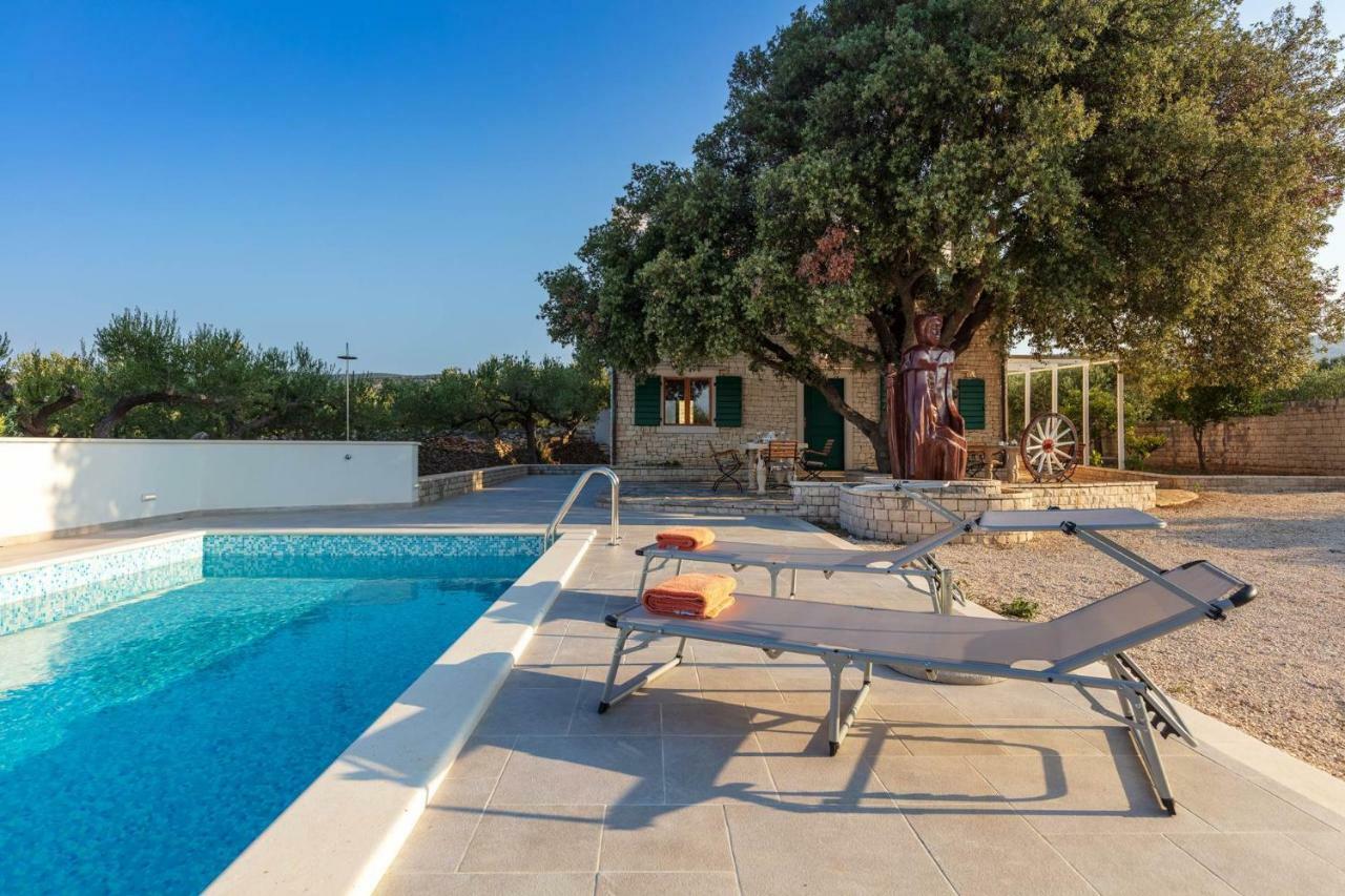 Villa Dubrava Tranquil Retreat Nestled In An Olive Grove For Serene Escapes Pucisca Luaran gambar